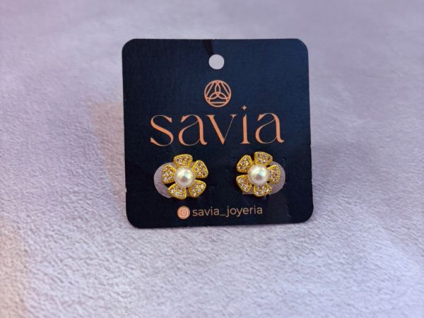 Aretes flor con perla