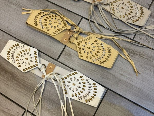 Cinturon remaches amarillo,blanco y nude